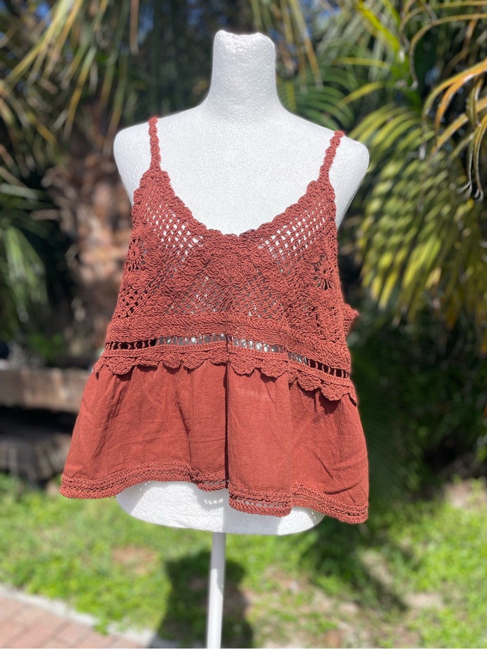 Lizette Collection Crochet Lace Rust Sleeveless Women's Top